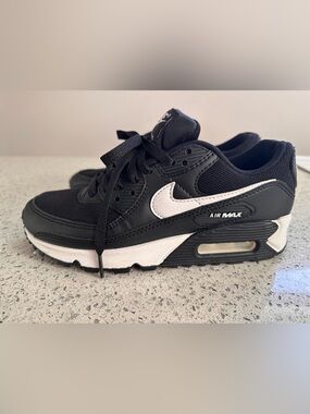 Nike Women's Black Sneakers NWOT